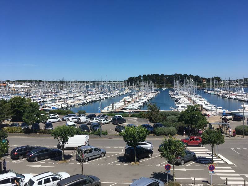 Sur le port de la Trinité-sur-Mer, appartement de 65m2
